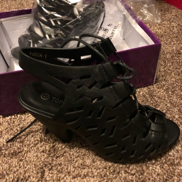 Black heeled wedges - Picture 2 of 6